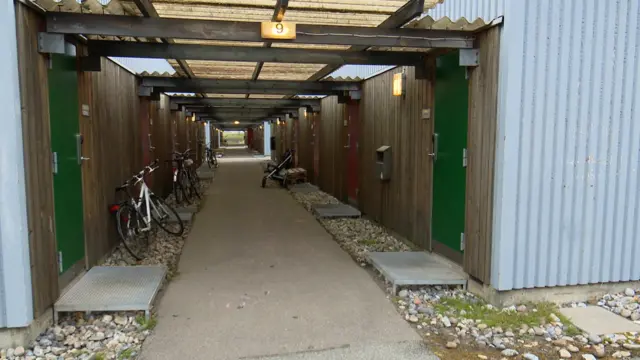 مخيم اللاجئين