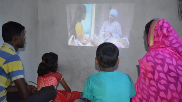 परिवार के साथ निरमा देवी