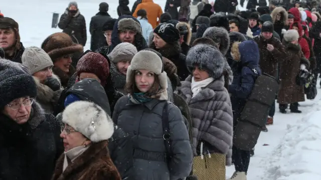 Очередь на выставку Серова