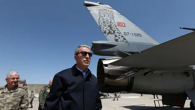 Hulusi Akar, F-35'lerin getirileceği Malatya 7. Ana Jet Üssü Komutanlığı'nda incelemede bulundu