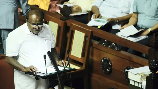 கர்நாடகா சட்டசபை: நம்பிக்கை வாக்கெடுப்பு தீர்மானத்தை தாக்கல் செய்தார் குமாரசாமி