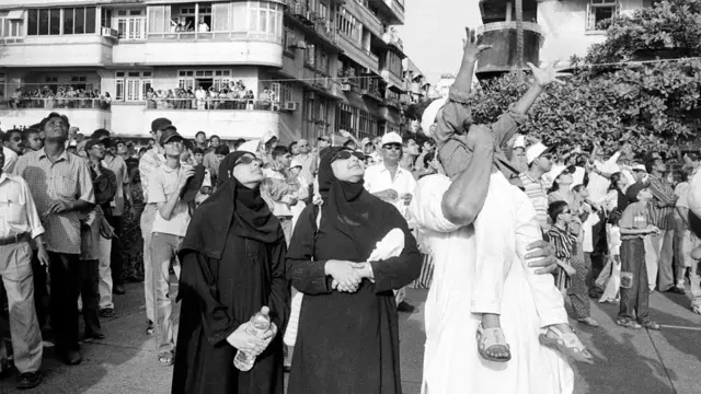 2005માં મુંબઈના મરિન ડ્રાઇવ પર એર શૉ નિહાળતા દર્શકો