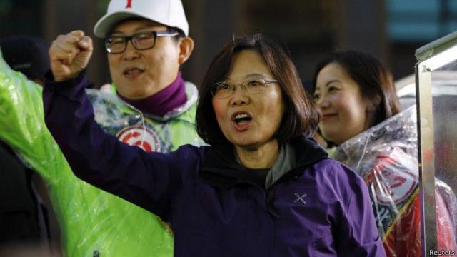 台湾自从解严后，已经开放民主选举，可选出自己的领导人。