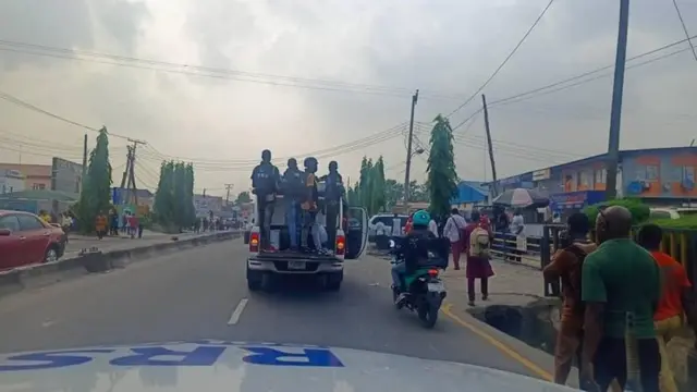 awọn ọlọpaa ikọ rapid response nibi iṣẹlẹ naa