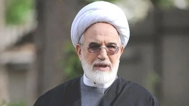 مهدی کروبی در زمان آیت الله خمینی و با حکم او رئیس بنیاد شهید بود. این بنیاد بخشی از املاک مصادره شده از شخصیت های دوران شاه را در اختیار دارد.