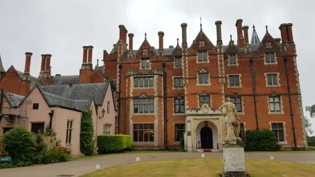 คฤหาสน์ทับโลว์คอร์ท