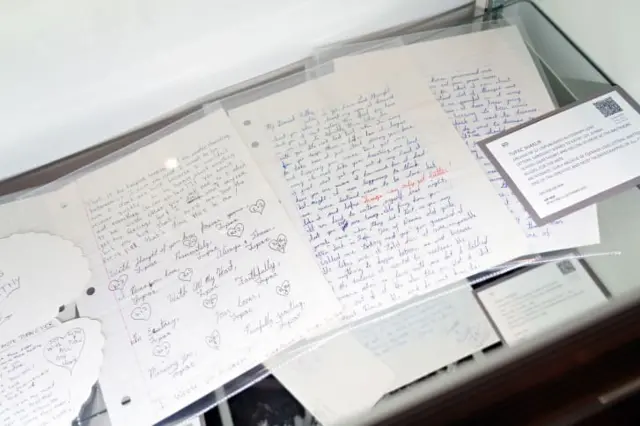 Amabaruwa 22 Tupac yandikiye umukunzi we bakiri bato yagurishijwe arenga $75,000