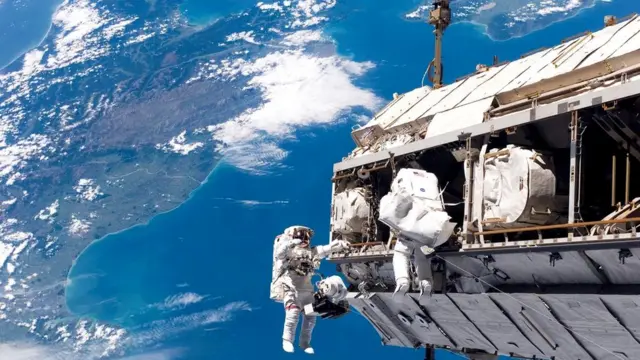 США не позволяют китайским тайконавтам летать на МКС