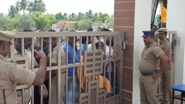 ஜூலை 17 அன்று - பள்ளியில்