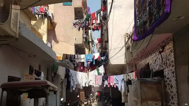 યુવતીના ઘરની ગલી