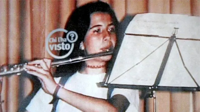 Emanuela Orlandi tocando flauta