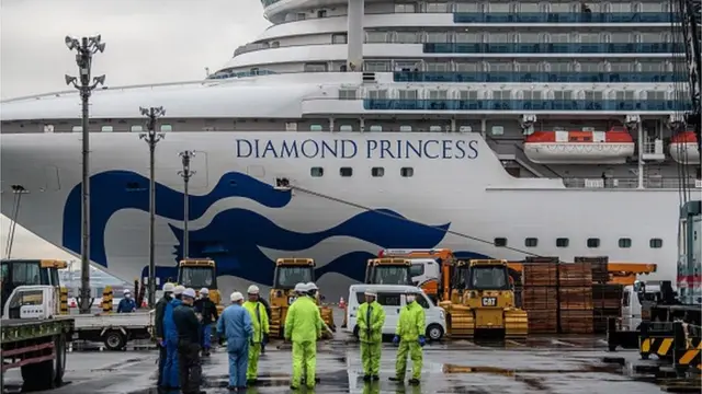 "Діамантова" та інші "принцеси" застрягли на рейдах в очікуванні завершення карантину