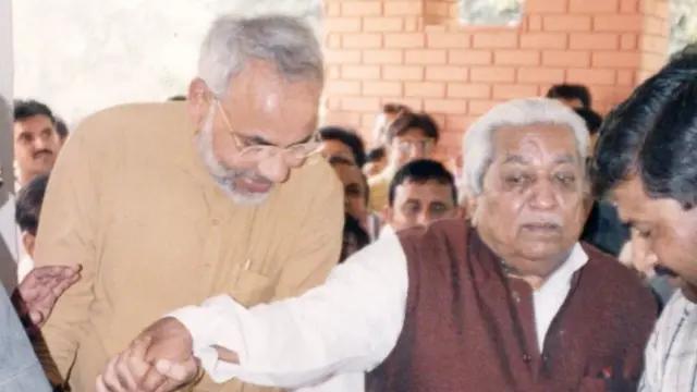 મોદી અને કેશુભાઈ પટેલ