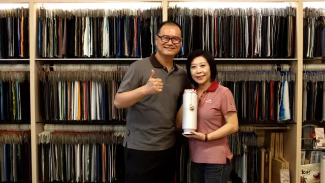 Владелец тайваньской текстильной фирмы Singtex придумал кофейную ткань S.Cafe после посещения кофейни со своей женой Эми