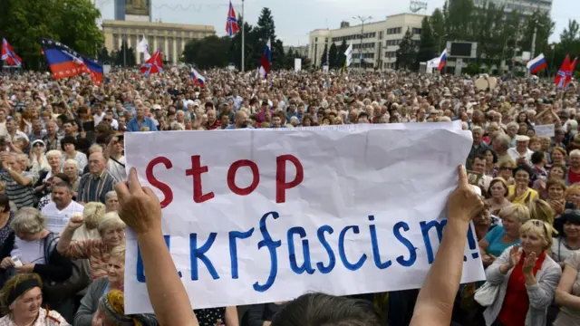 демонстрация в Донецке весной 2014 года