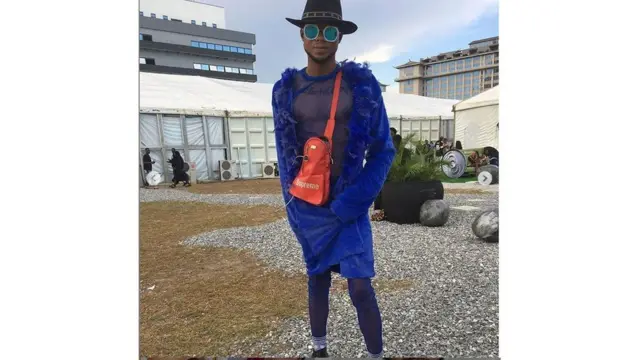 Imura pẹ̀lú aṣọ bulu yìí rẹwà