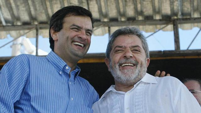 Lula (esq.) e Aécio (dir.) juntos na inauguração da pontebetnacional aviatorItinga (MG)betnacional aviator2004