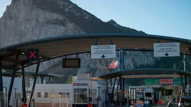 Контрольный пункт между Гибралтаром и Испанией.