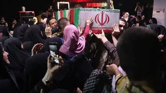 دیروز، سه‌شنبه ۲۱ بهمن، سه نفر از ایرانیان کشته شده در تهران تشییع شدند