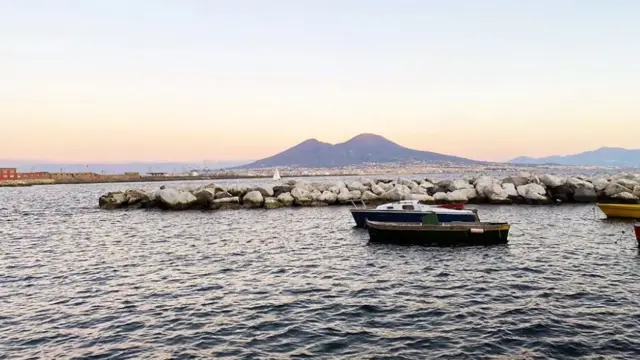 Pogled na Vezuv iz Napulja