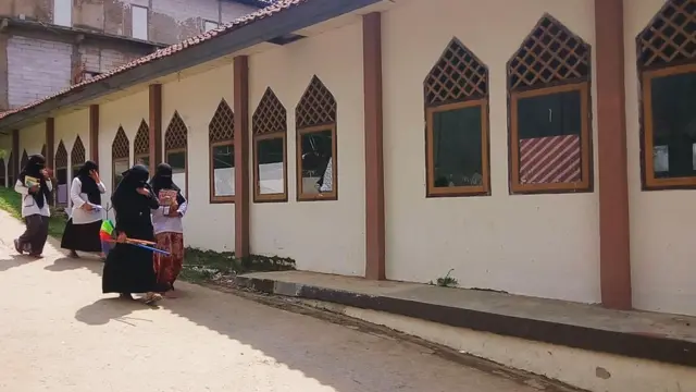 Sekolah bercadar