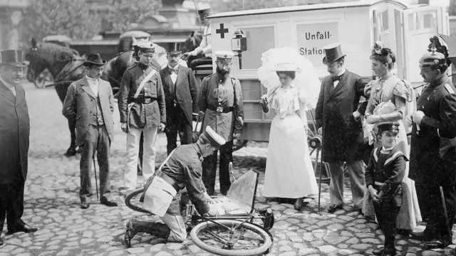 Перша допомога сто років тому