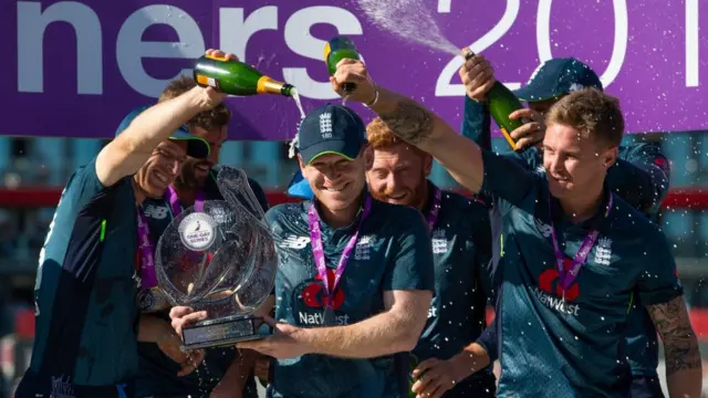 इऑन मॉर्गन, इंग्लंड, आयर्लंड