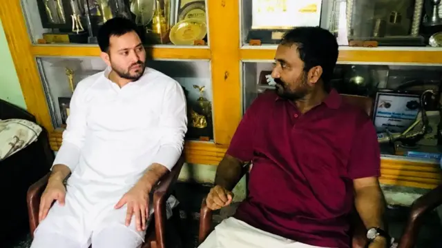 तेजस्वी यादव, आनंद कुमार