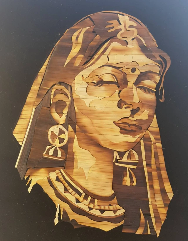 د ومان نیازي په لاس یو انځور