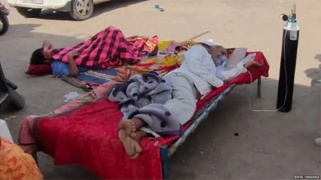 કોરોના મહામારીથી ત્રસ્ત ગુજરાત