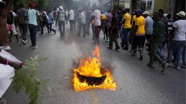Haitianos protestam em Porto Príncipe