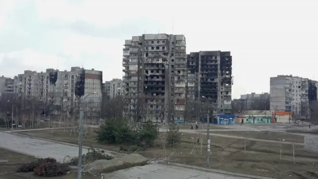 حوصر السكان في قباء بعض البنايات