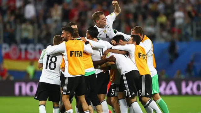 Les joueurs allemands jubilent après leur victoire sur le Chili 1 à 0 dimanche à Saint Petersbourg