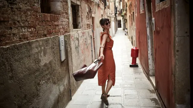 Узкие венецианские переулки, несмотря на их безлюдье и тишину, могут быть полны следящих за вами глаз и ушей