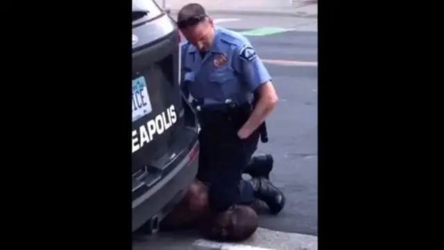 Video inayomuonesha afisa polisi akimkaba shingoni George Floyd