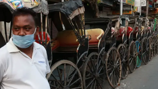 Hindiya waxaa lagu soo rogay xayiraad tan iyo 25-kii bishii Maarso