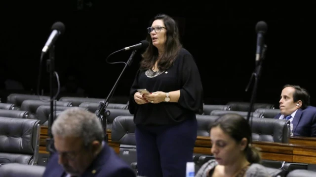 Bia Kicis discursa na Câmara