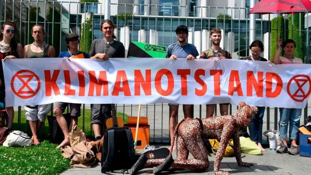 Активисты Extinction Rebellion
