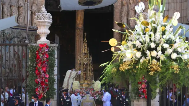 مسيرة القربان أمام كاتدرائية طليطلة