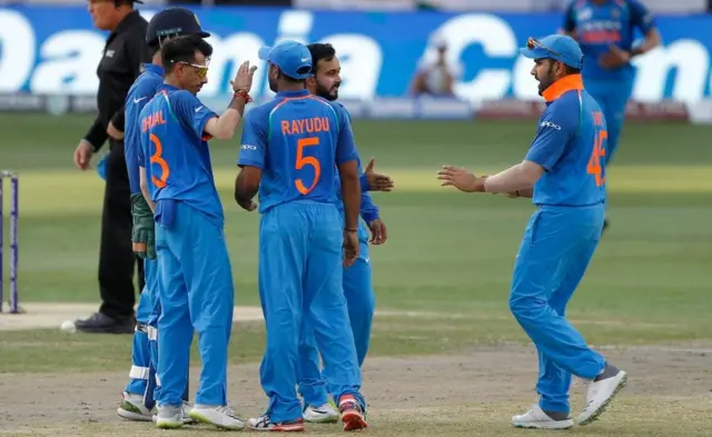 केदार जाधव