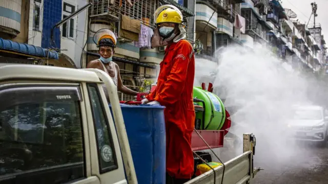 လူနာနံပါတ် ၂၃ ရဲ့ ဆေးစစ်ချက်အဖြေကြောင့် ဗိုင်းရပ်စ်ဟာ ၁၄ စောင့်ကြည့်ကာလထက်ကျော်လွန်ပြီး ခိုအောင်းနေထိုင်နိုင်လားဆိုတဲ့ စိုးရိမ်မှုတွေရှိလာ