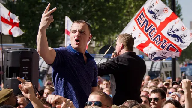 Демонстрация "Лиги защиты Англии" после убийства Ли Ригби