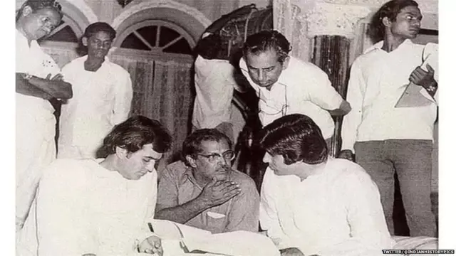 राजेश खन्ना आणि अमिताभ बच्चन यांच्यासोबत ऋषिकेश मुखर्जी