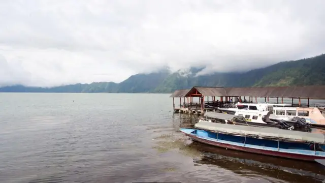 озеро и деревня на Бали