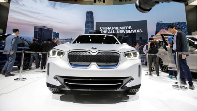 汽车制造商宝马早前宣布，中方容许它增持在中国的合资公司华晨宝马的股权至75%，但外国公司在中国投资仍然面对许多限制。