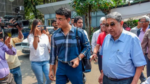 සව්රව් ගංගුලි: ඉන්දීය ක්‍රිකට් මහ පුටුව 'කොල්කටාහි කුමාරයා'ට