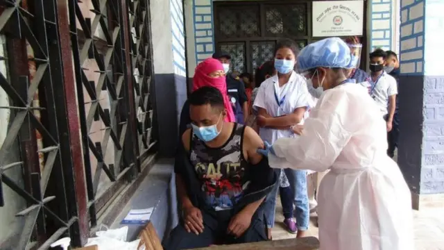 “अहिले नै सहज भइसक्यो भन्ने अवस्था छैन,” स्वास्थ्य सहप्रवक्ता डा समीरकुमार अधिकारी