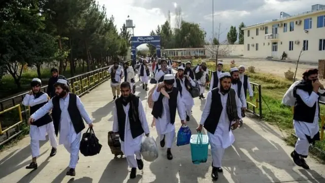 फ़राह तालिबान के लिए एक महत्वपूर्ण इलाक़ा है क्योंकि स्मगलर इसे अफीम की स्मगलिंग के लिए इस्तेमाल करते हैं