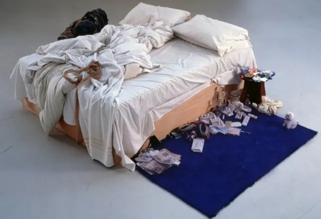 Emin je bila nominovana za Tarnerovu nagradu 1999. godine za instalaciju Moj krevet