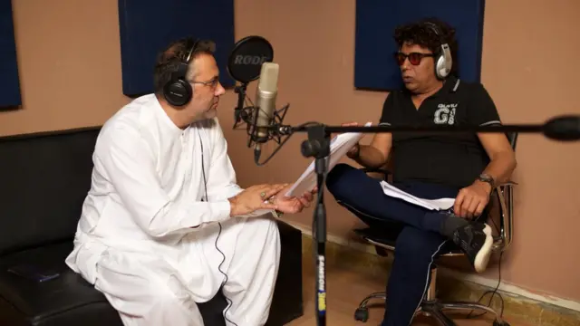 ڈبنگ ڈائریکٹر خرم جمشید(دائیں) اور ارتغرل کو آواز دینے والے احتسام الحق(بائیں)